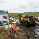Studi Kasus Penggunaan Crawler Dumper di Lahan Gambut
